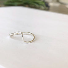 Load image into Gallery viewer, Wave Ring