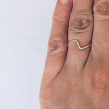 Load image into Gallery viewer, Wave Ring